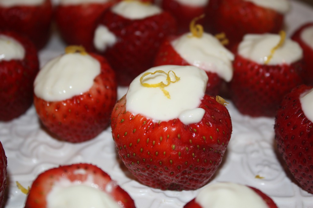 fresh-strawberries-fruit-dip-brunch-breakfast-easy
