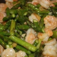Healthy asparagus and shrimp in a skillet
