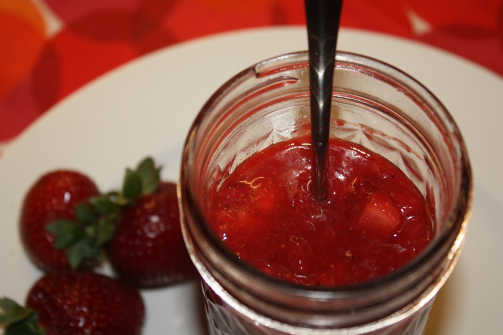 Sugar free strawberry topping is ready In less than 15 minutes! Lather spoonfuls of this sauce on toast, yogurt, or top on ice cream!