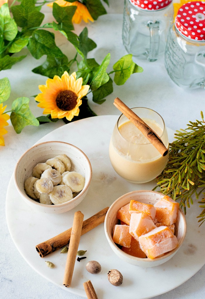 Ingredients to make pumpkin spice smoothie recipe. 