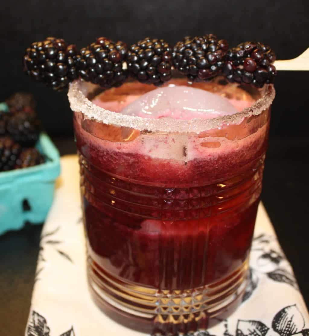 Cocktail-fresh-blackberry-margarita-beverage