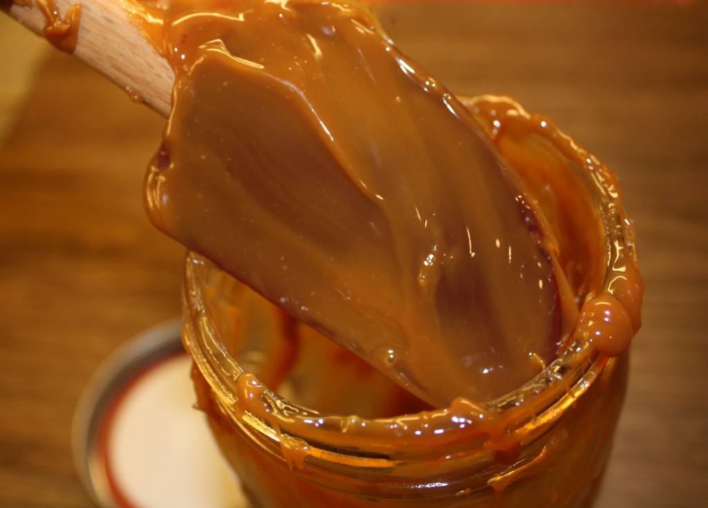 Homemade-dulce-de-leche-dessert-easy-caramel-sauce-dessert