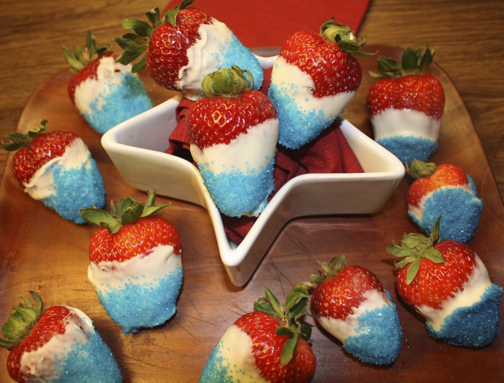 Festive-patriotic-chocolate-covered-strawberries-easy-potluck-holiday-Fourth-of-July-
