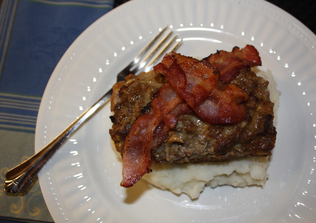 mini meatloaf-beef-homecooked-comfort-meal-easy-meatloaf