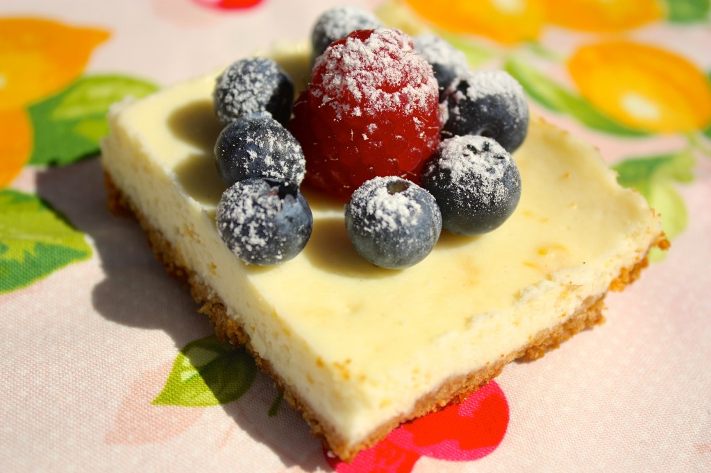 cheesecake-squares-lemon-fresh-berries