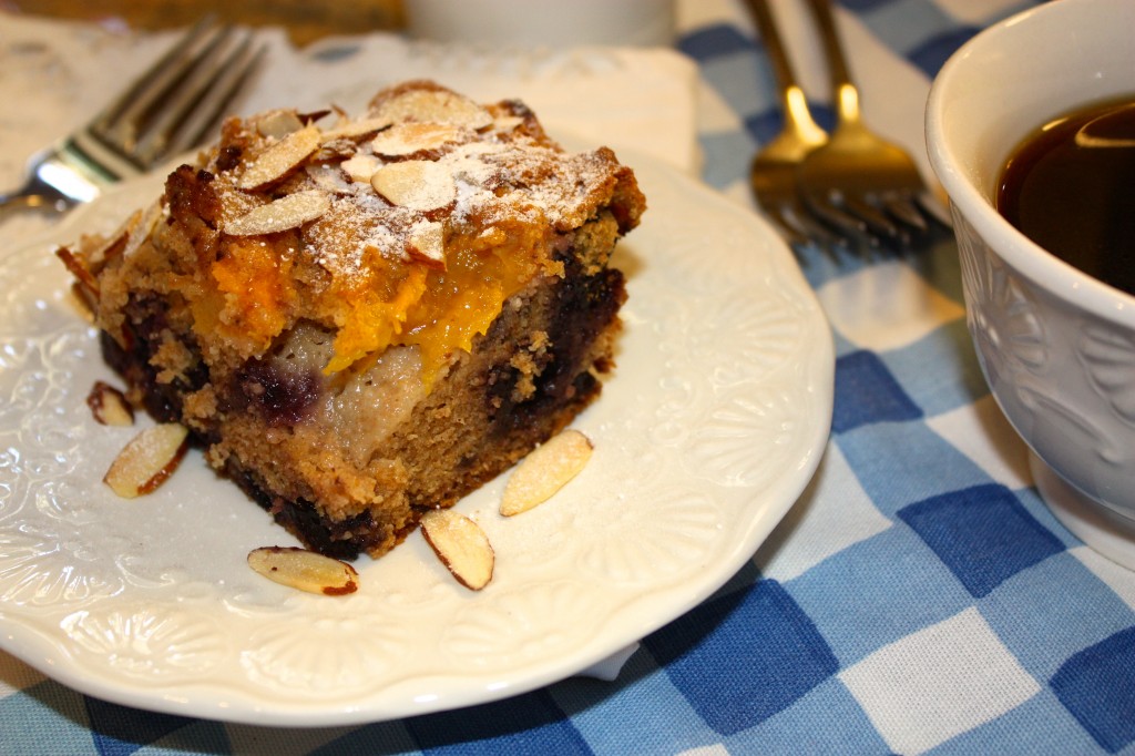 summer-fruit-dessert-cake-peach-blueberries-buckle-cake-old-fashioned-dessert