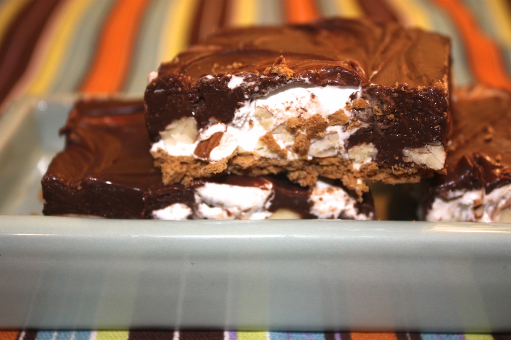 Rocky Road Bars - The Foodie Affair #dessert #chocolate #easy #recipe #bars #marshmallow