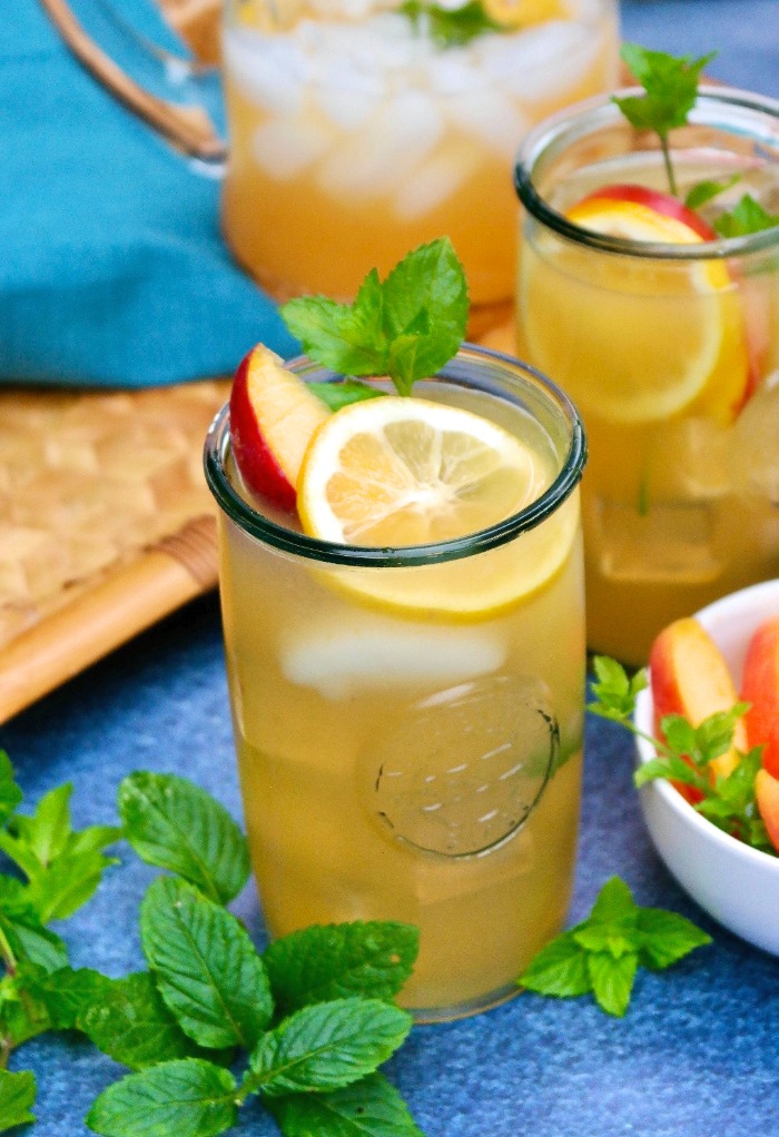 Peach lemonade in clear glasses with lemon slice