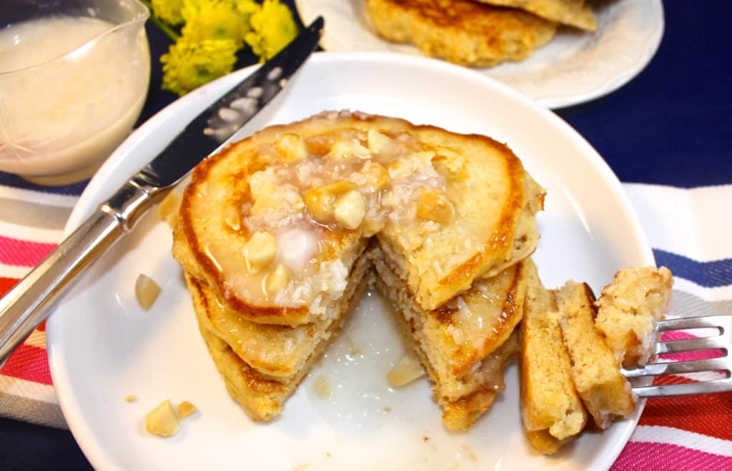 Nuez de Macadamia Panqueques con Jarabe de Coco - El Gourmet Asunto