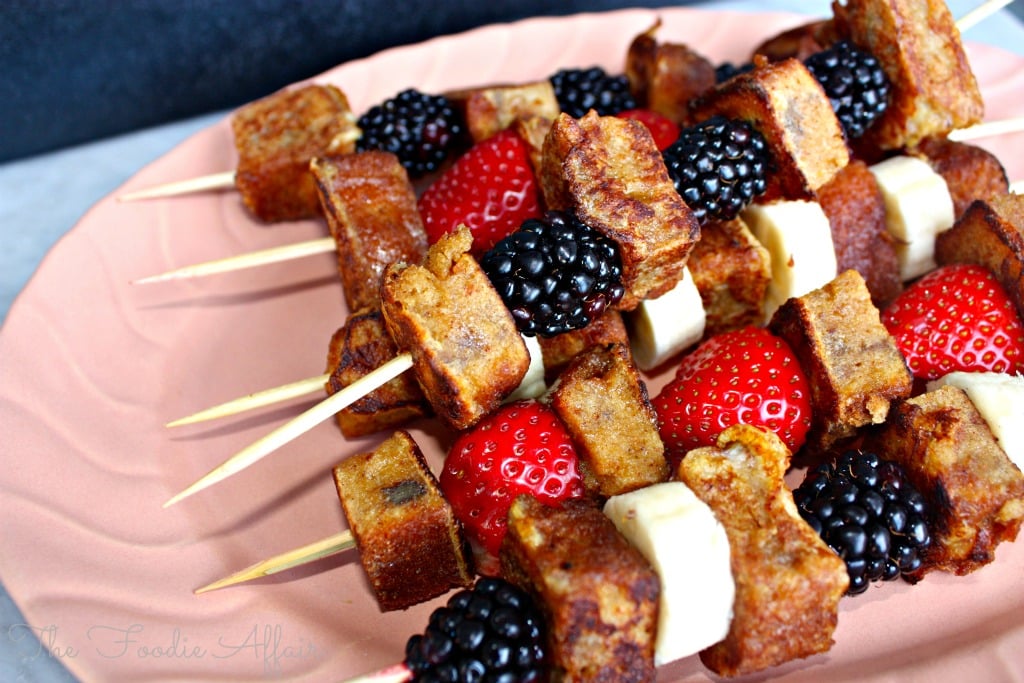 French Toast Fruit Kabobs made with leftover banana bread #frenchtoast #breakfast #kabob | www.thefoodieaffair.com