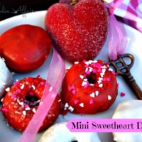 Mini baked sweetheart Donuts #baked #Valentine #donuts | www.thefoodieaffair.com