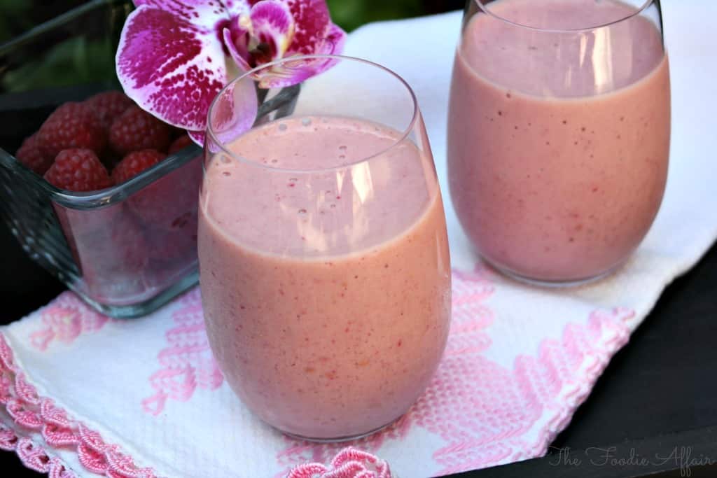 Peanut Butter Berry Smoothie high protein and low calorie drink!