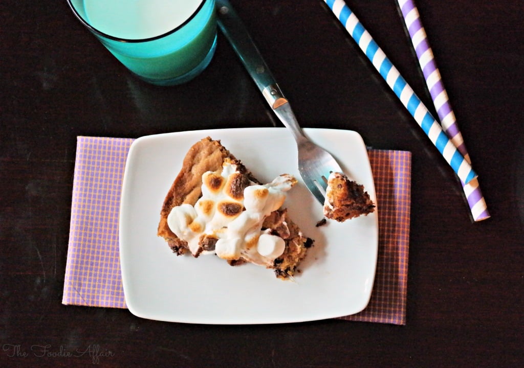 Chocolate Chip S'mores Skillet Cookie - The Foodie Affair