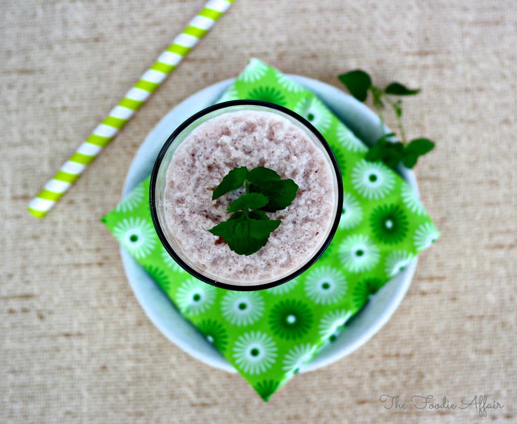 Chocolate Mint Protein Smoothie - The Foodie Affair