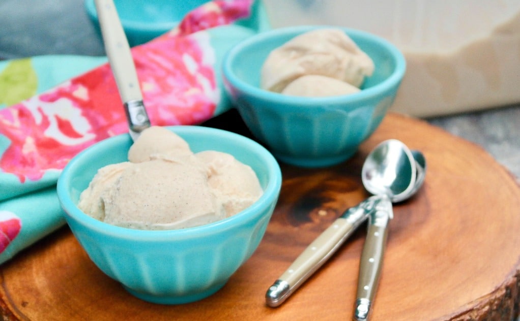 Cinnamon ice cream ready to be enjoyed