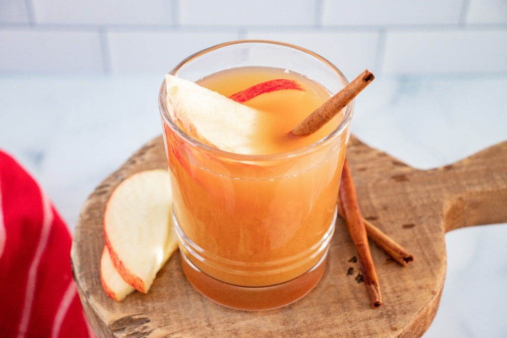 What Mixes Well With Apple Pie Moonshine : We Re Into It Apple Pie Moonshine Bon Appetit Bon Appetit, Whatever way you like to drink it, i hope that you will.