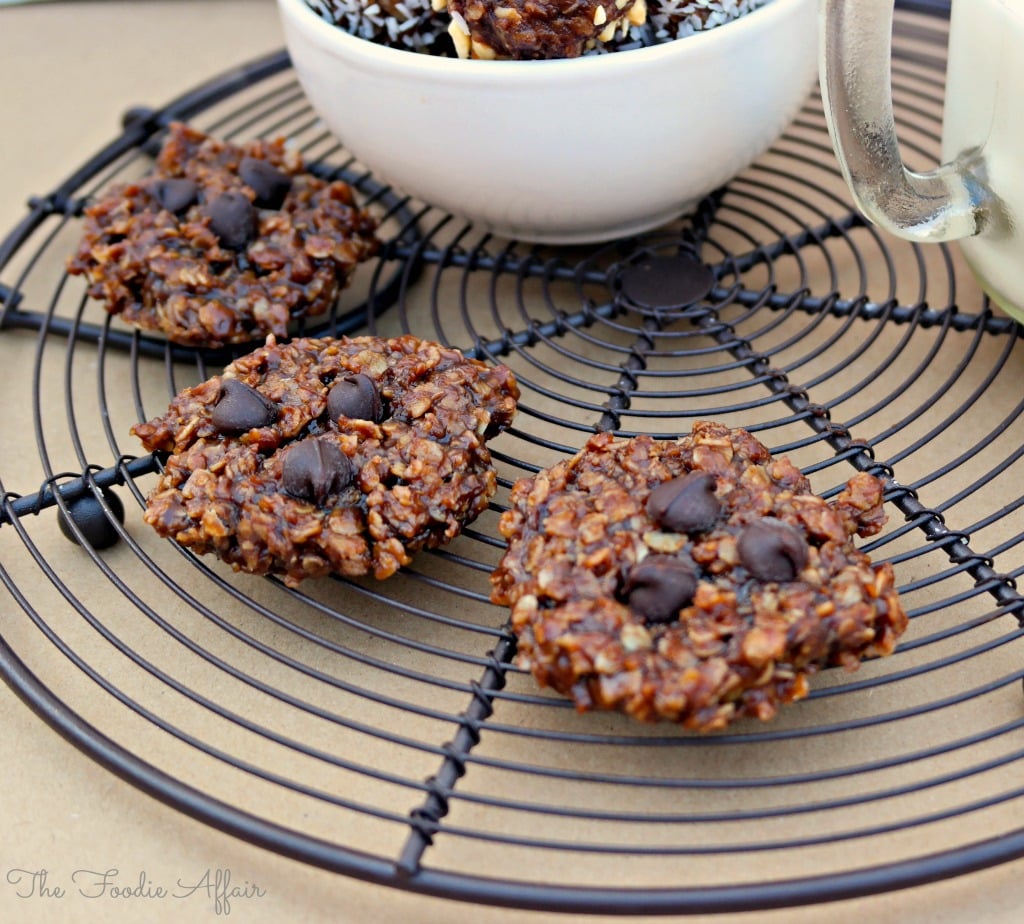 No Bake Oatmeal Chocolate Peanut Butter Cookies - The Foodie Affair