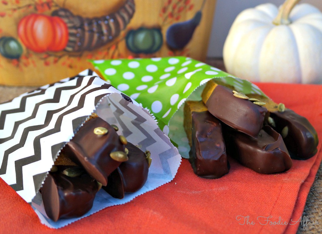 Biscotti in small gift bags. 