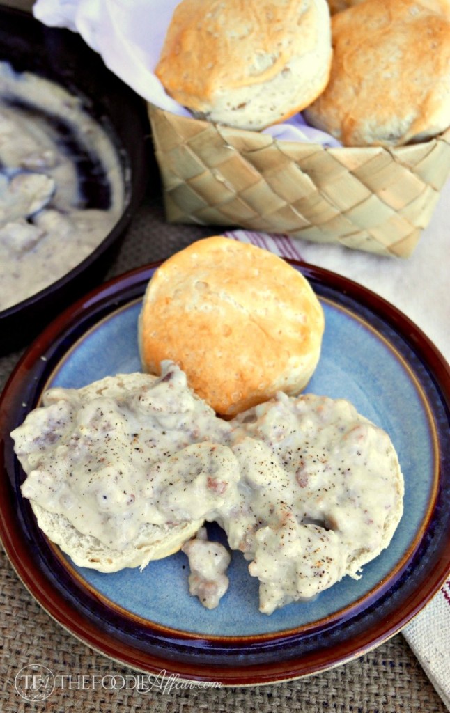 Sausage-Gravy-Biscuit-Skillet