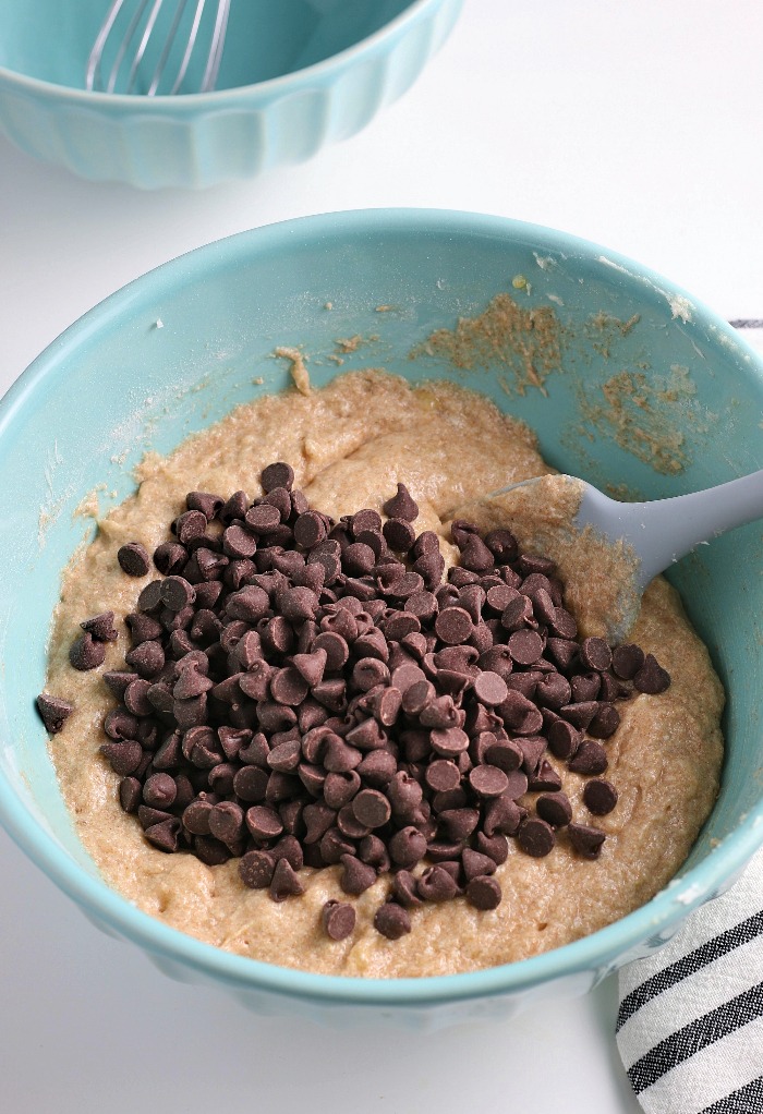 Of course we have to add the chocolate chips to our banana bread with chocolate chips recipe! 