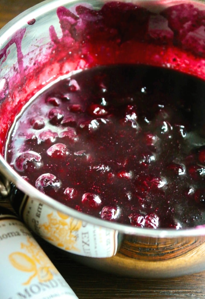 Cooked berry sauce 