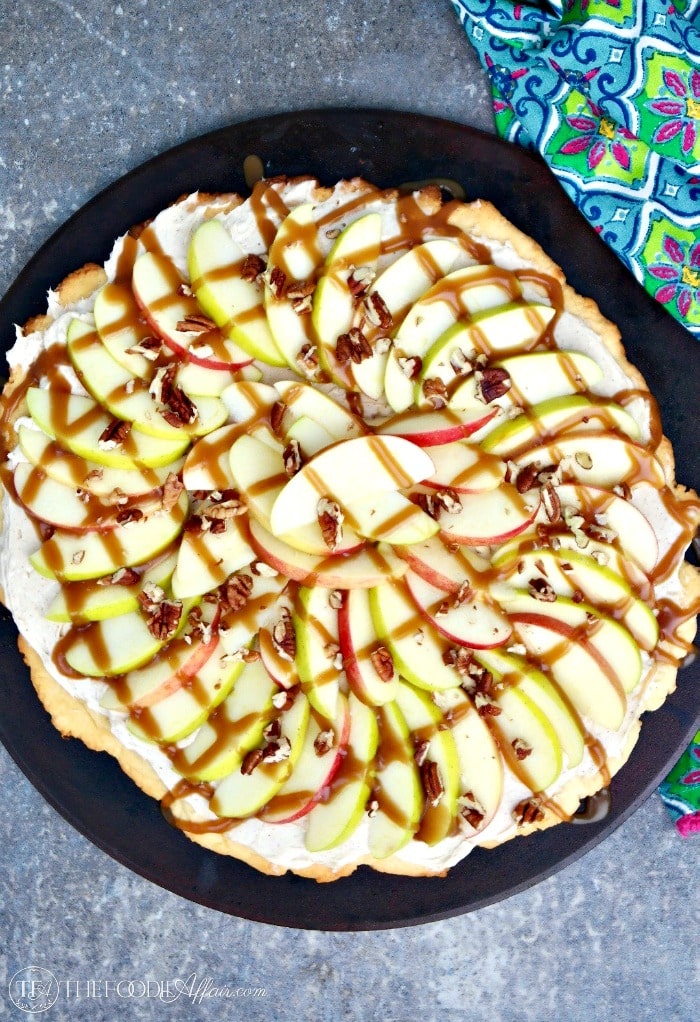 Caramel Apple Dessert Pizza #SundaySupper | The Foodie Affair