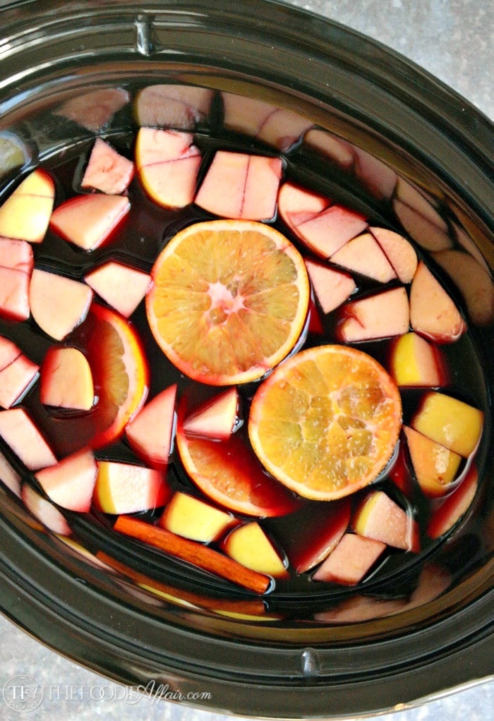 Slow Cooker Winter Sangria for easy entertaining #sangria #winter #slowcooker #redwine | thefoodieaffair.com