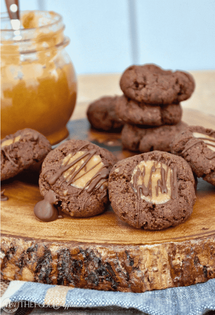 Low carb chocolate thumbprint cookies with a caramel center and sugar free chocolate drizzle #lowcarb #thumbprint #chocolate #cookies | www.thefoodieaffair.com