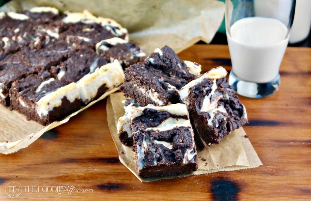 Irish Cream Cheesecake Brownies made with ingredients to keep this treat low carb! #brownies #dessert #Baileys | www.thefoodieaffair.com