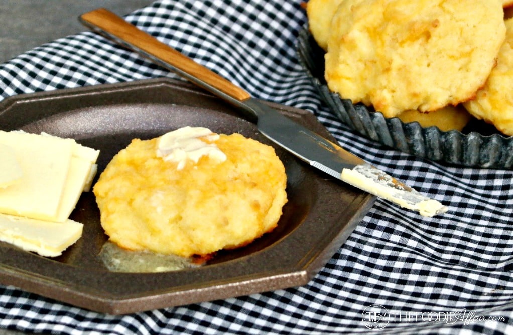 Low Carb Cheddar Biscuits are a tasty addition to any meal! #cheese #lowcarb #keto | www.thefoodieaffair.com