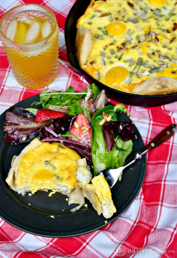 New Zealand Bacon Egg Pie is a great meal to make in advance and enjoy on a picnic. #egg #savory #pie | www.thefoodieaffair.com