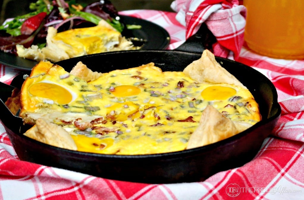 New Zealand Bacon Egg Pie is a traditional dish often served at picnics! Enjoy for breakfast or brunch too. | www.thefoodieaffair.com