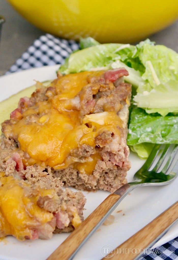Low Carb Cheeseburger Meatloaf with all the fixings of a juicy burger. Keto, paleo and gluten free! #paleo #keto #lowcarb #meatloaf | www.thefoodieaffair.com