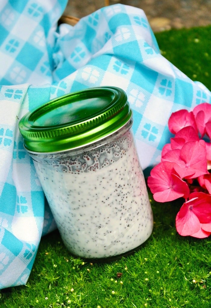 Homemade poppy seed dressing without sugar in a mason jar