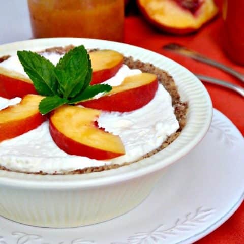 Low Carb No Bake Cream Pie topped with slices of fresh peaches. This grain free pie is only 5 carbs per serving! #keto #pie #cream | www.thefoodieaffair.com