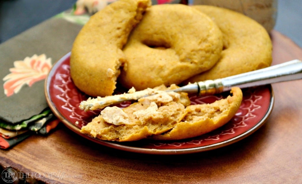 Tasty Low Carb Pumpkin Spice Bagels with whipped butter is only 4.7 carbs each! #bagel #lowcarb #keto #pumpkin | www.thefoodieaffair.com