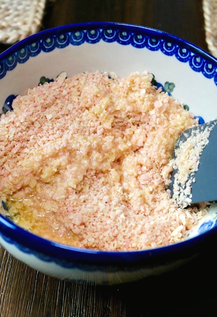 Mini cheesecake crust mix in a blue and white bowl