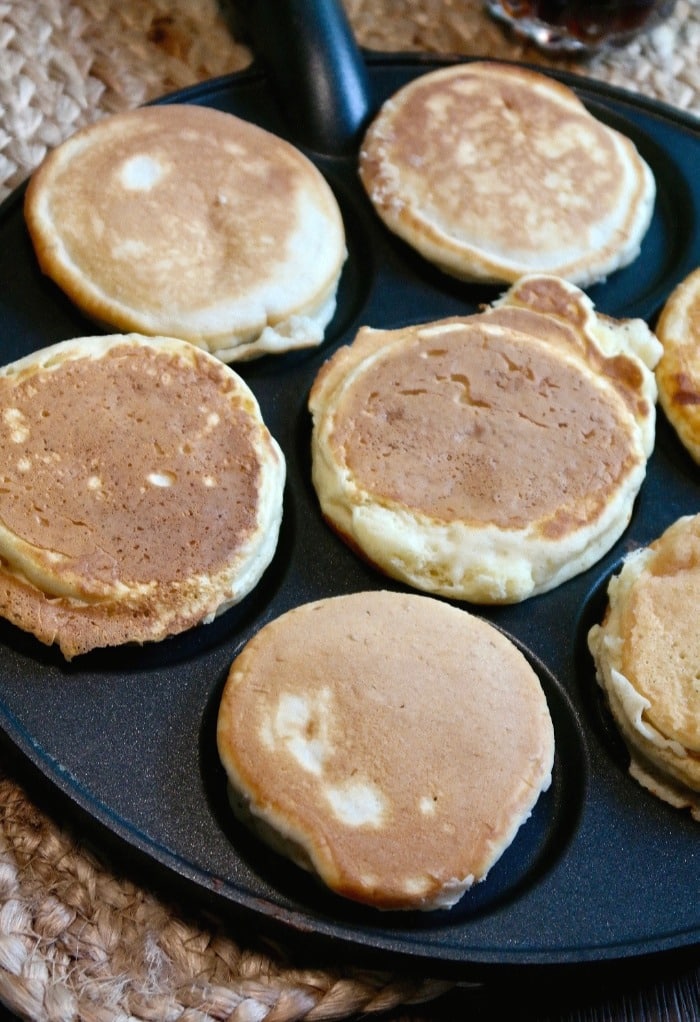 How to Use a Pancake Pan! Cute Silver Dollar Pancakes! 