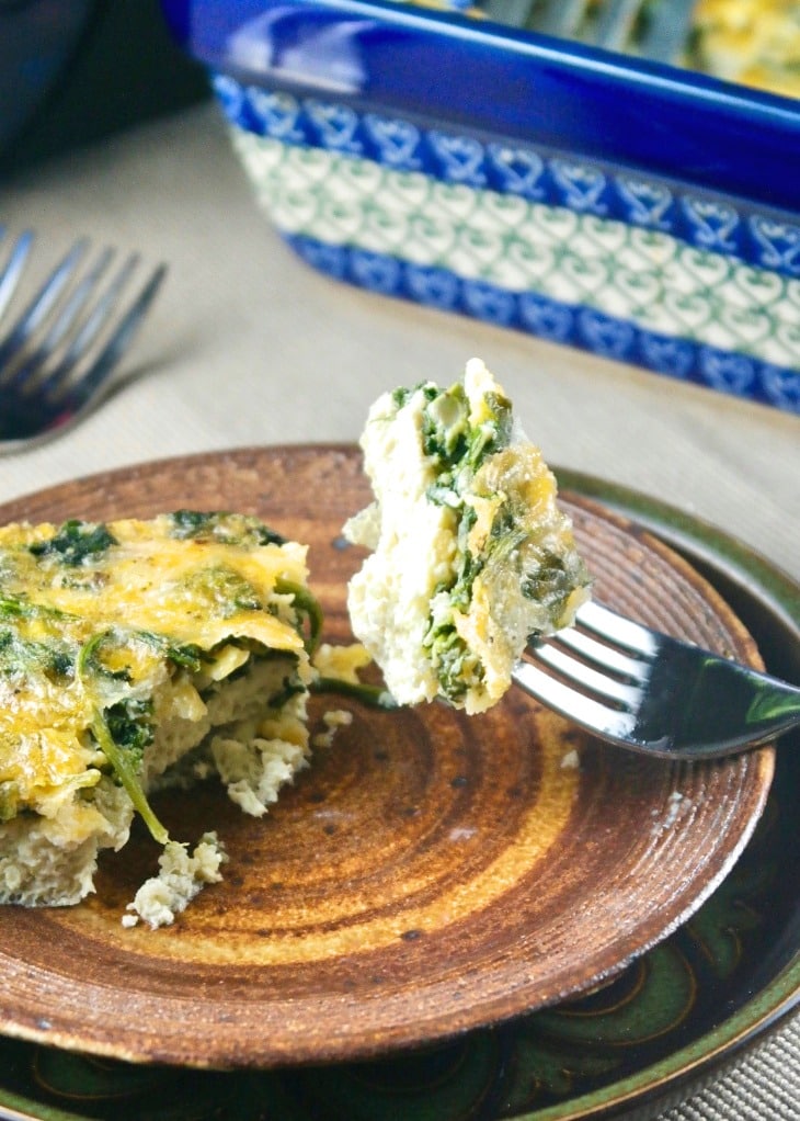 Healthy breakfast casserole with spinach and eggs. 