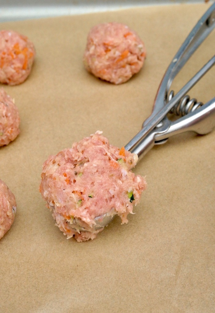 Scoop of turkey meat forming meatballs