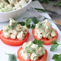 View of the finished keto salad recipe with chicken and tomatoes.