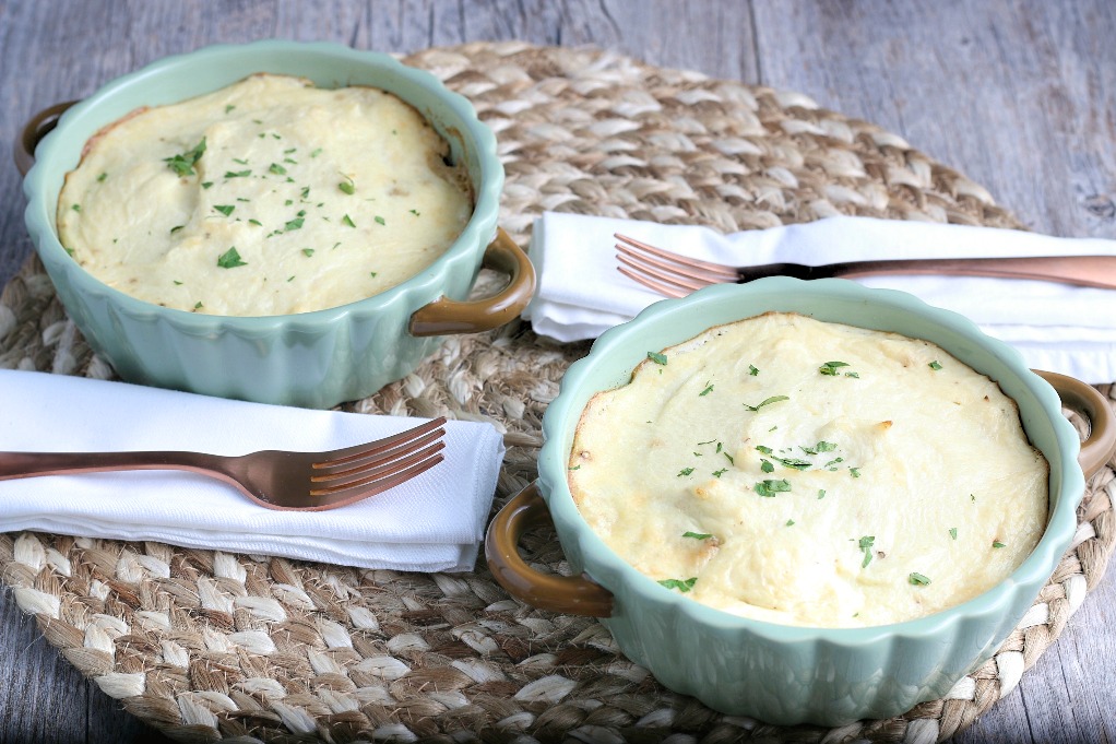 A horizontal view of the finished shepherds pie recipe baked to perfection. 