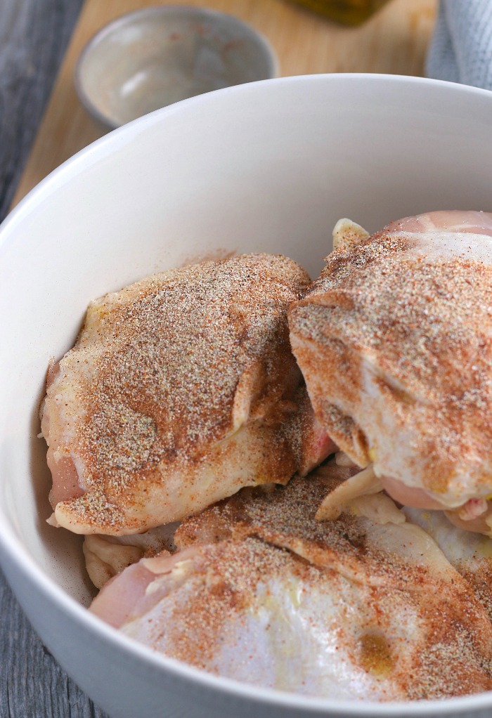 For this keto chicken thigh recipes we have to add some delicious seasonings!