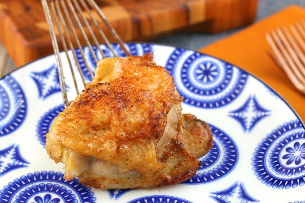 Here's a horizontal view of the finished keto chicken thighs.