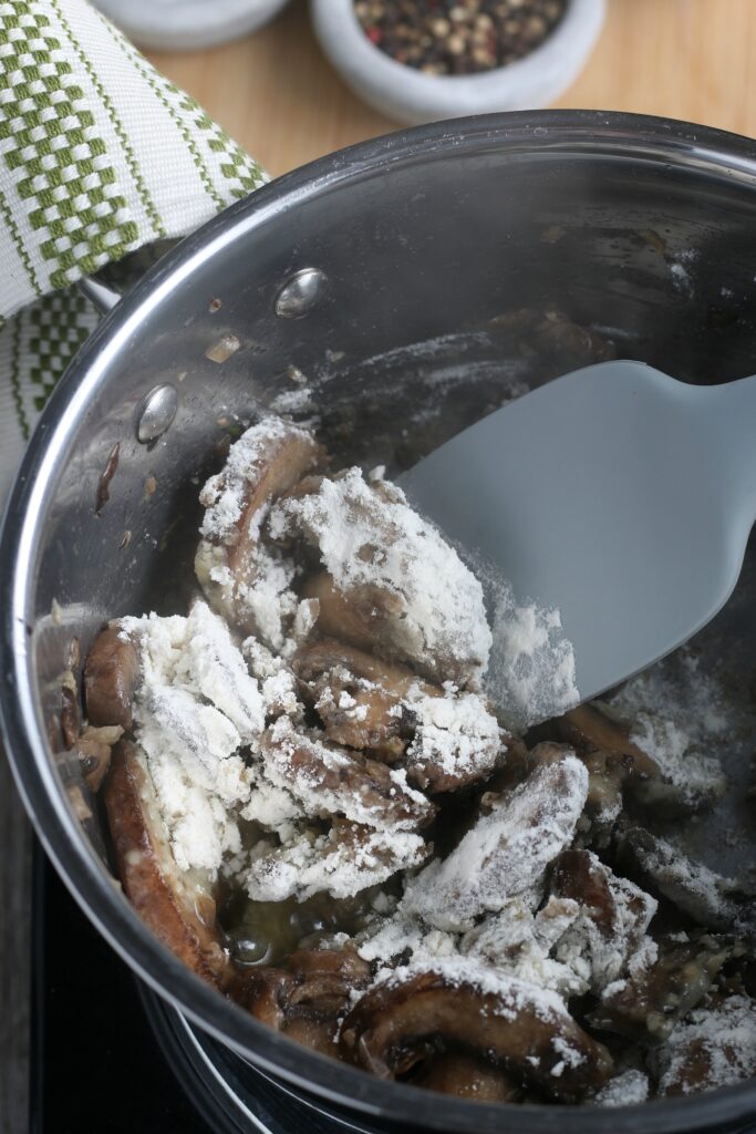 To make the mushroom sauce recipe you have to add the thickener, which we see happening in this step. 