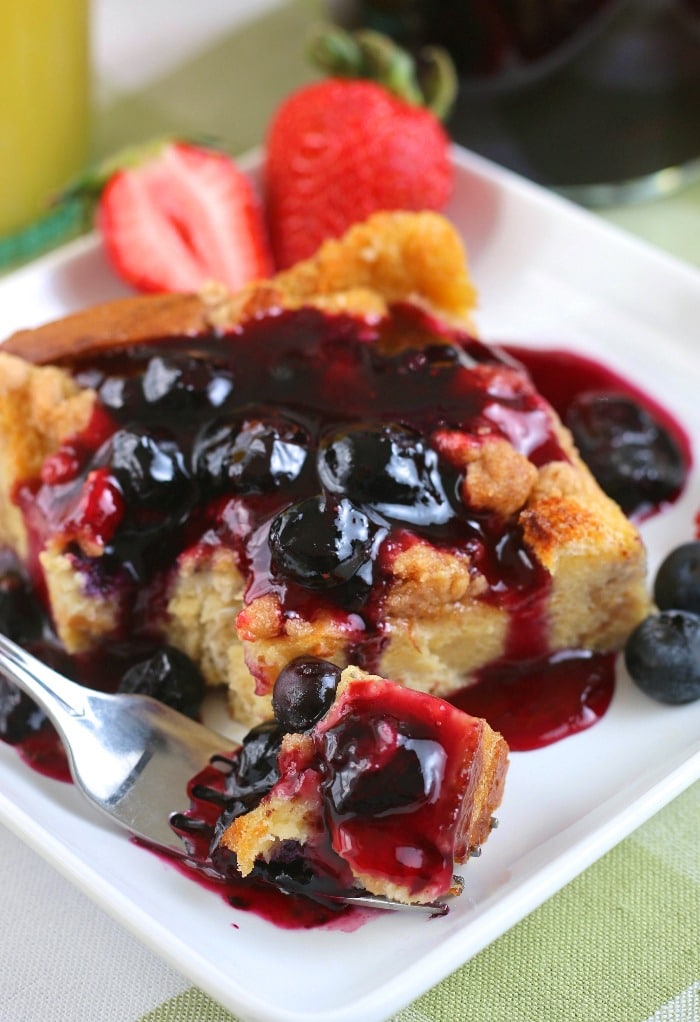 A look at the final blueberry french toast casserole with topping, ready to be served.