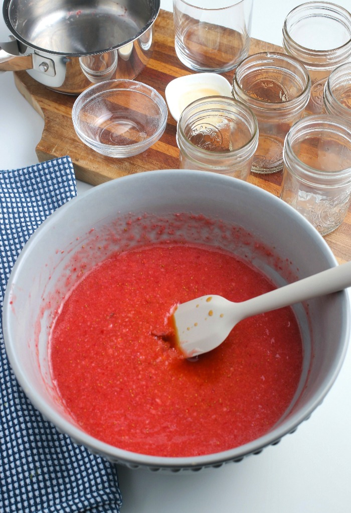 Now the mixture is smooth and ready to go to into the jars and our strawberry freezer jam recipe will be finished!