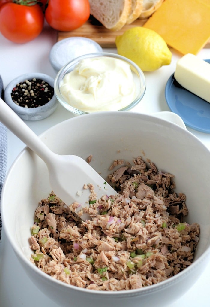 Mix all ingredients for low carb tuna salad