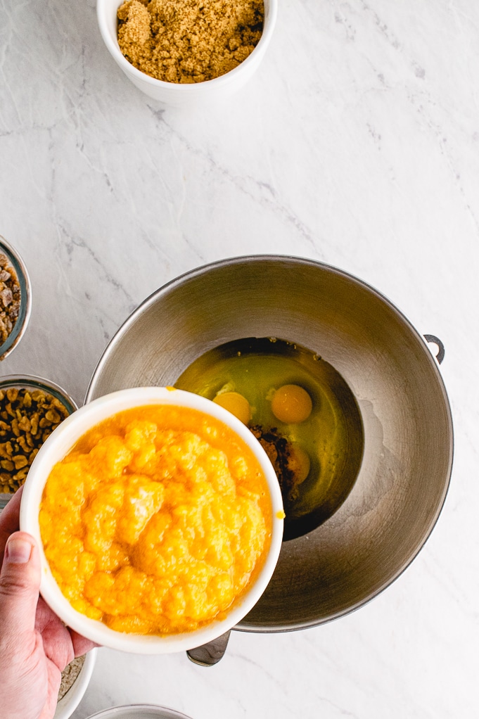 Steps to make persimmon bread. Adding pulp to eggs. 