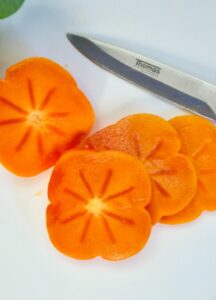 How to slice persimmon